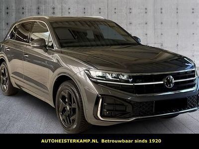 Grijs (metallic) Occasion 2024 VW Touareg R-line SUV | € 62.950