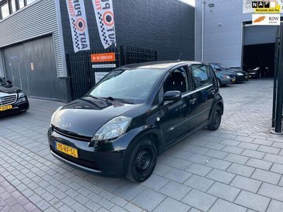 Zwart, metallic lak Gebruikt 2005 Daihatsu Sirion Hatchback | € 999 (Duur)