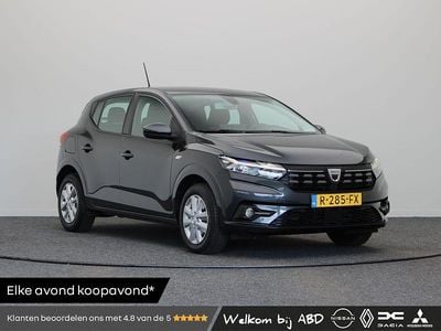 Grijs Gebruikt 2022 Dacia Sandero Essentiel Hatchback | € 12.445 (Goede deal)