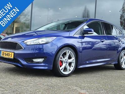 Blauw Gebruikt 2016 Ford Focus ST-Line Hatchback | € 9.950 (Eerlijke prijs)