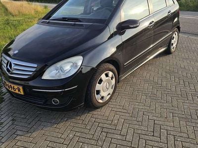 Mercedes B200