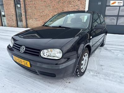 Zwart Gebruikt 2001 VW Golf IV Trendline Hatchback | € 2.450 (Eerlijke prijs)