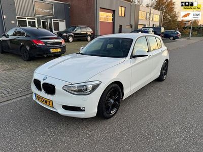 Wit (metallic) Gebruikt 2013 BMW 116 Hatchback | € 10.750 (Eerlijke prijs)