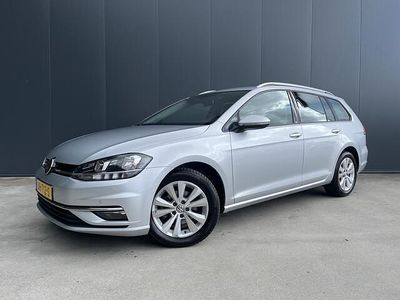 Grijs, metallic lak Gebruikt 2019 VW Golf VII Comfortline Stationwagen | € 14.745 (Eerlijke prijs)