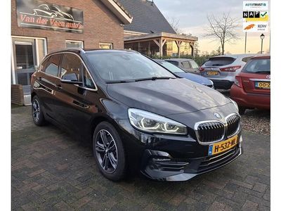 Zwart Occasion 2020 BMW 218 Executive Stationwagen | € 19.999 (Goede deal)