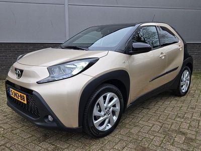 Bruin (metallic) Gebruikt 2022 Toyota Aygo X Limited SUV | € 19.980 (Eerlijke prijs)