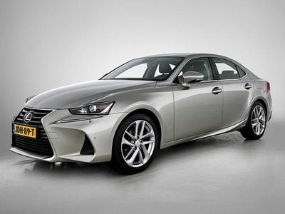 Grijs Occasion 2017 Lexus IS300h Sedan | € 21.450 (Eerlijke prijs)