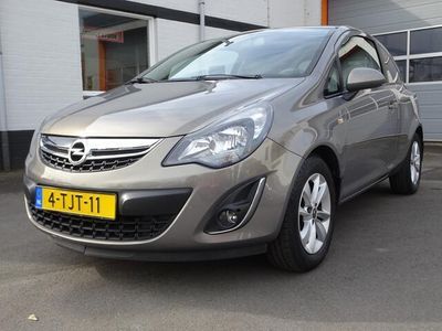 tweedehands Opel Corsa 1.2-16V Design Edition Automatische airco, licht metalen velgen, cruise controle, navigatie, parkeersensoren, enz.