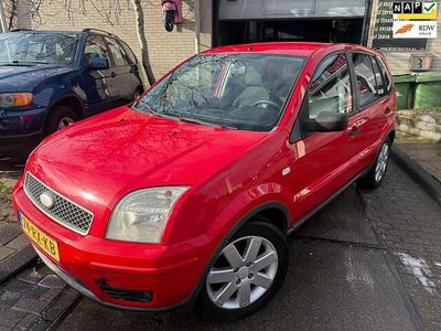 Occasion Ford Fusion Futura 80 PK (58 kW) 2005 Rood MPV