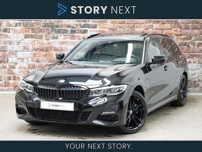 Zwart Occasion 2022 BMW 320e Executive Stationwagen | € 32.950 (Eerlijke prijs)