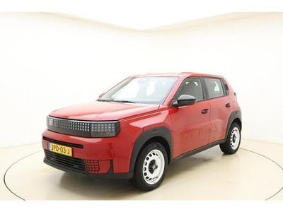 Rood Nieuw 2025 Fiat Grande Panda Red Hatchback | € 25.645 (Goede deal)