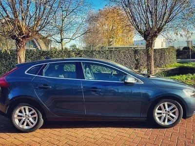 Blauw Gebruikt 2016 Volvo V40 Inscription MPV | € 12.000 (Eerlijke prijs)