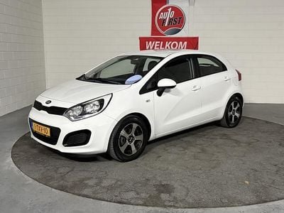 Wit Gebruikt 2014 Kia Rio Comfort Hatchback | € 6.995 (Eerlijke prijs)