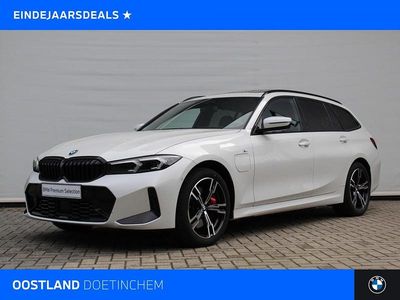 Wit Gebruikt 2025 BMW 330e Executive Stationwagen | € 52.950 (Eerlijke prijs)
