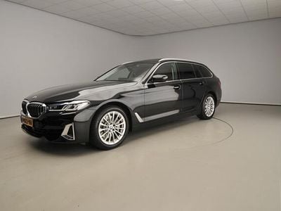 Zwart Gebruikt 2021 BMW 530 Comfort Edition Stationwagen | € 38.900 (Eerlijke prijs)