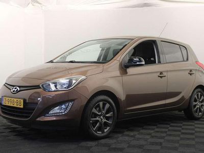 Bruin Occasion 2015 Hyundai i20 Hatchback | € 7.750 (Eerlijke prijs)