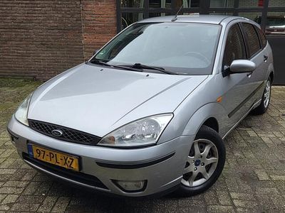 Grijs (metallic) Occasion 2004 Ford Focus Futura Hatchback | € 1.849 (Iets duurder)