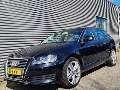 Zwart (metallic) Gebruikt 2010 Audi A3 Sportback Ambiente Hatchback | € 5.995 (Eerlijke prijs)
