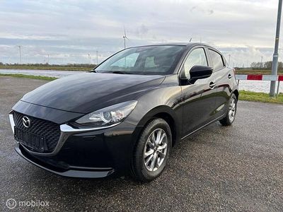 Zwart (metallic) Gebruikt 2023 Mazda 2 Exclusive-Line Hatchback | € 18.900 (Eerlijke prijs)