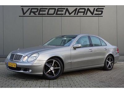 Grijs (metallic) Gebruikt 2005 Mercedes E320 Avantgarde Sedan | € 2.750 (Eerlijke prijs)