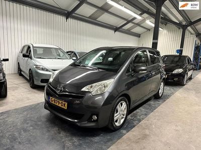 Grijs Gebruikt 2012 Toyota Verso-S MPV | € 5.950 (Goede deal)