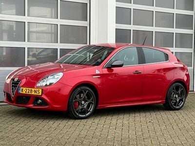 Rood (metallic) Gebruikt 2016 Alfa Romeo Giulietta Quadrifoglio Verde Hatchback | € 14.945 (Goede deal)