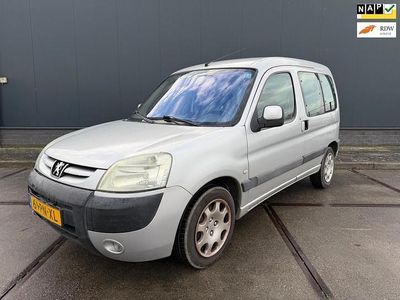 Grijs Gebruikt 2004 Peugeot Partner MPV | € 2.250 (Eerlijke prijs)