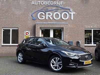Zwart Gebruikt 2016 Infiniti Q30 Premium Hatchback | € 14.950