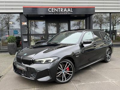 Zwart Occasion 2023 BMW 330e M Sport Stationwagen | € 42.950 (Eerlijke prijs)