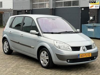 Grijs (metallic) Gebruikt 2004 Renault Scénic II Expression MPV | € 1.749 (Iets duurder)