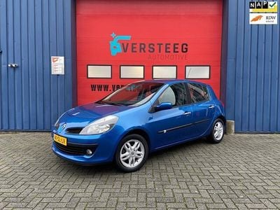 Blauw Gebruikt 2006 Renault Clio II Dynamique Hatchback | € 2.450 (Eerlijke prijs)