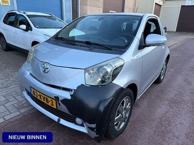Grijs (metallic) Occasion 2010 Toyota iQ Hatchback | € 4.450 (Goede deal)