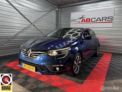 Blauw Occasion 2017 Renault Mégane IV Bose Edition Hatchback | € 11.995 (Eerlijke prijs)
