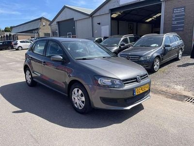 Grijs Gebruikt 2010 VW Polo Trendline Hatchback | € 3.500 (Goede deal)