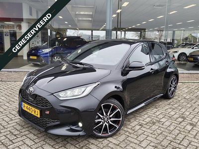 Zwart Occasion 2022 Toyota Yaris Hybrid Premium Hatchback | € 24.695 (Duur)