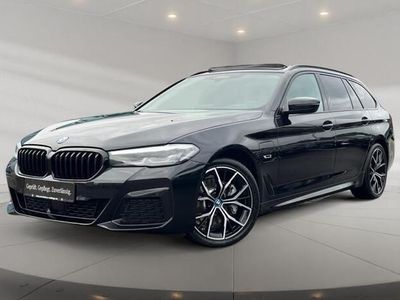 tweedehands BMW 530 5-SERIE Touring e xDrive M-SPORT ** LED, ADAPT. CRUISE, PANORAMA, 19-inch LMV, SHADOW-LINE ** 1e EIG - UNFALLFREI ** ** INFORMEER OOK NAAR ONZE AANTREKKELIJKE FINANCIAL-LEASE TARIEVEN **