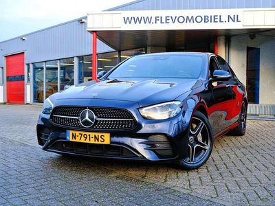 Blauw (metallic) Gebruikt 2021 Mercedes E300 Business Sedan | € 35.850 (Duur)