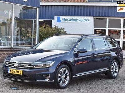 Blauw, metallic lak Gebruikt 2016 VW Passat GTE Stationwagen | € 14.950 (Eerlijke prijs)