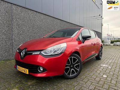 Rood Occasion 2014 Renault Clio IV Expression Hatchback | € 7.250 (Eerlijke prijs)
