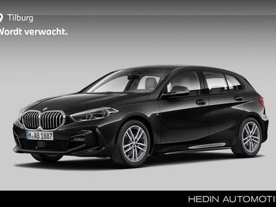Zwart Occasion 2021 BMW 118 Executive Hatchback | € 24.880 (Eerlijke prijs)