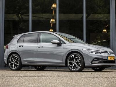 Grijs, metallic lak Occasion 2020 VW Golf VIII Style Hatchback | € 20.950 (Iets duurder)
