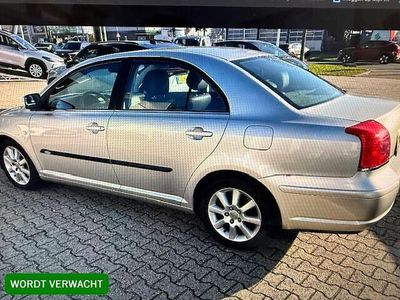 Grijs (metallic) Gebruikt 2006 Toyota Avensis Executive Sedan | € 3.950 (Eerlijke prijs)