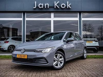 Grijs Occasion 2023 VW Golf VIII Life Hatchback | € 21.900 (Goede deal)