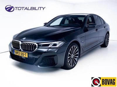 Zwart Gebruikt 2022 BMW 545 Executive Sedan | € 48.400 (Eerlijke prijs)