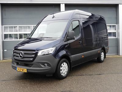 Blauw (metallic) Occasion 2024 Mercedes Sprinter Van | € 45.950 (Goede deal)