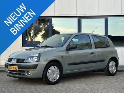 Bruin Gebruikt 2001 Renault Clio II Expression Hatchback | € 2.950 (Duur)