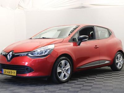 Rood Gebruikt 2015 Renault Clio IV Collection Hatchback | € 6.999 (Eerlijke prijs)