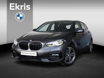 Grijs Occasion 2022 BMW 118 Sport Line Hatchback | € 24.895 (Eerlijke prijs)