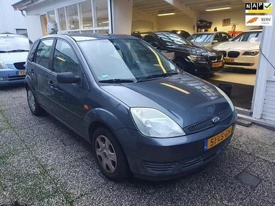 Grijs Gebruikt 2003 Ford Fiesta Ambiente Hatchback | € 1.650 (Eerlijke prijs)
