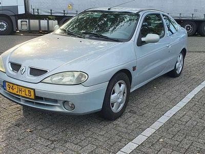 Grijs Occasion 2002 Renault Mégane Coupé Sportway Coupé | € 2.000